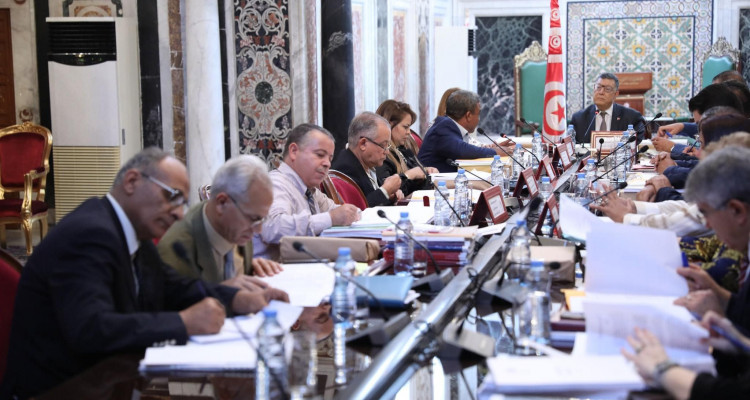 البرلمان يقرّر تكوين وفد للتنسيق مع مجلس الجهات والأقاليم
