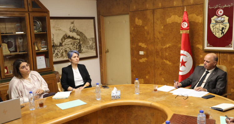 وزير النقل يلتقي وفدا ممثلا للبنك الأوروبي لإعادة الإعمار والتنمية