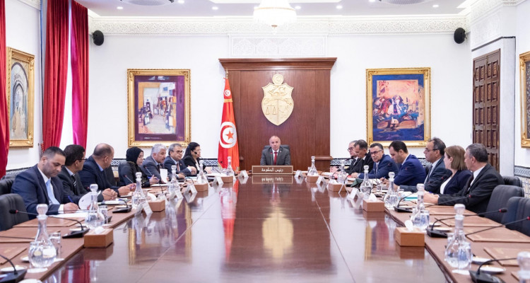 مجلس وزاري مضيّق يُقرّ جملة من الإجراءات العاجلة لفائدة ديوان الأراضي الدولية