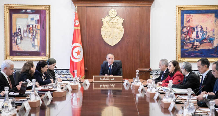 رئيس الحكومة يشدّد على ضرورة  التسريع في انجاز المشاريع العمومية