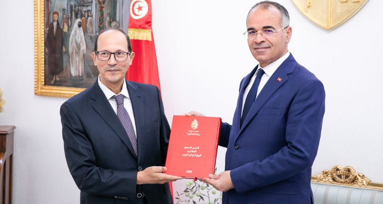 رئيس الحكومة يتسلم التقرير السنوي لفريق المواطن الرقيب لسنة 2023