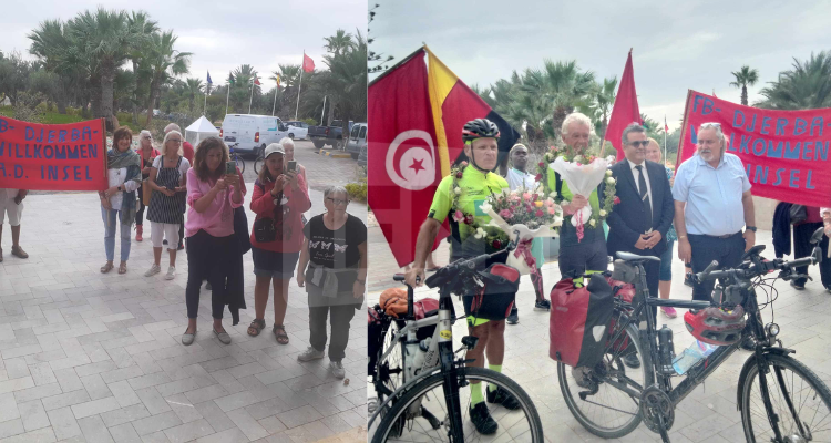 سائحان من ألمانيا يصلان الى المنطقة السياحية بجربة على متن دراجتين هوائيتين