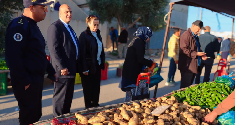 والي بنعروس يؤدي زيارة غير معلنة إلى السوق الأسبوعية بمقرين