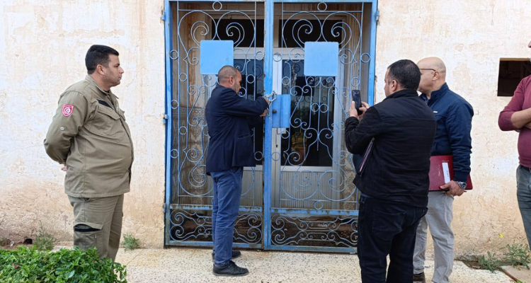 والي القصرين يقرر إحالة ملف مصنع الآجر إلى مصالح رئاسة الجمهورية