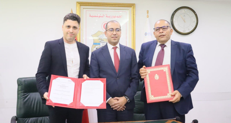 توقيع 9 عقود في إطار المرحلة الثانية من برنامج الانتقال الطاقي في المباني العمومية