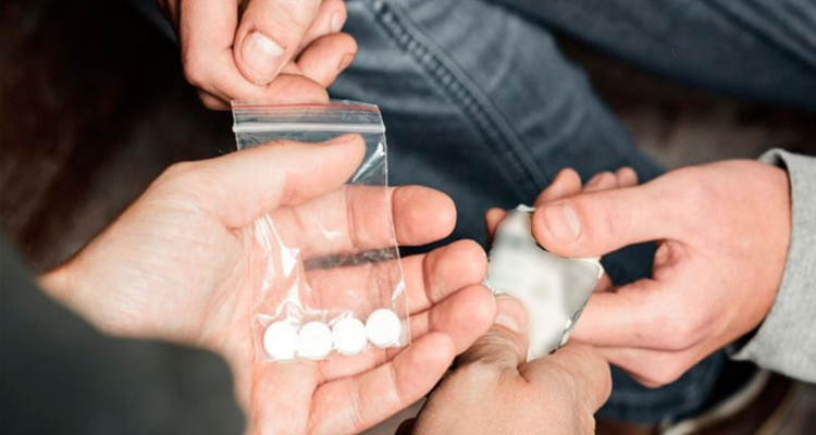 سهلول - سوسة : الإحتفاظ بمروّج مخدّرات بحوزته 19 قرص إكستازي