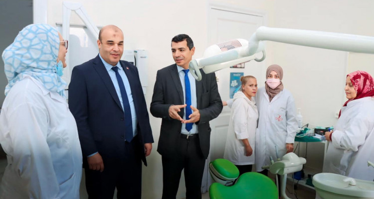 والي بن عروس يؤدي زيارة غير معلنة إلى مركز الصحة الوسيط  ومركز الطب المدرسي  والجامعي بالمروج