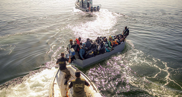 وصول أكثر من 300 مهاجر غير نظامي إلى لامبيدوزا انطلاقًا من تونس: الحرس الوطني يوضّح