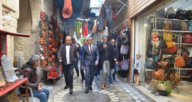 والي سوسة في زيارة ميدانية لمتابعة نظافة المدينة العتيقة وتحسين بيئتها الحضرية