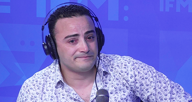 الشاب سليم يتأثر و يبكي في المباشر : أمك أول واحد يشجعك