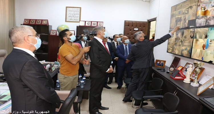 Le ministre de l’Education supervise la distribution des examens nationaux