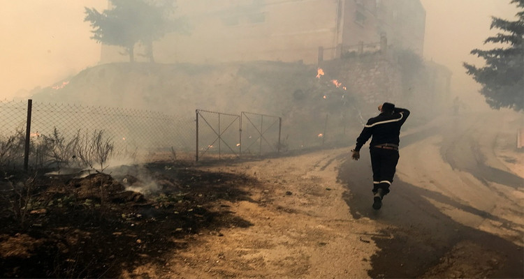 L’Algérie annonce un deuil national pour les victimes des incendies