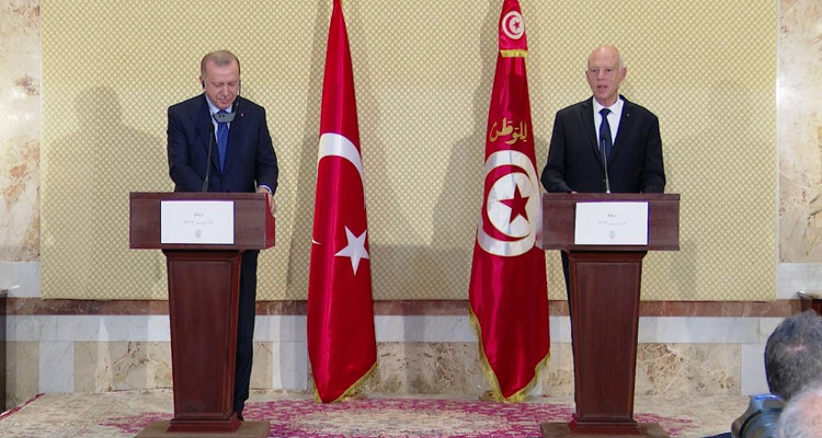 Erdogan insiste sur la protection de la démocratie en Tunisie