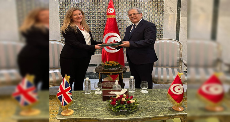 Jerandi reçoit les lettres de créance de l'ambassadrice britannique