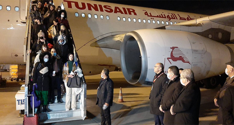 Arrivée de 230 Tunisiens rapatriés d’Ukraine