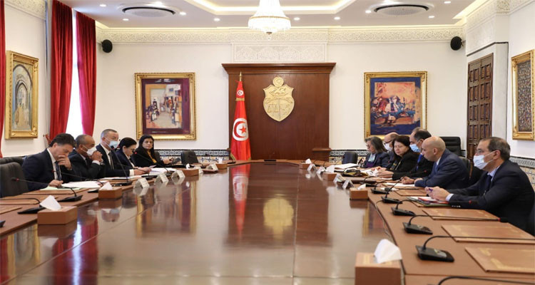 Sarra Rejeb préside une réunion sur l’INSSPA