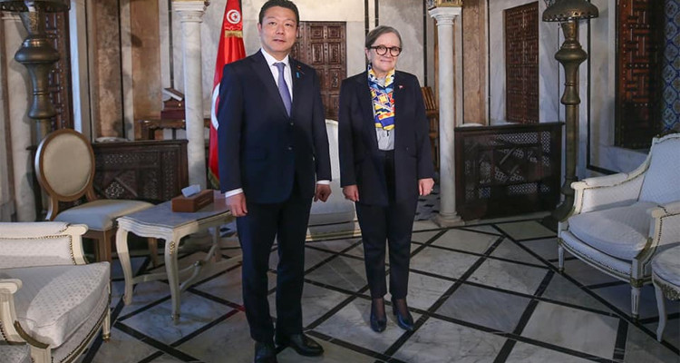 Najla Bouden reçoit Taro Honda