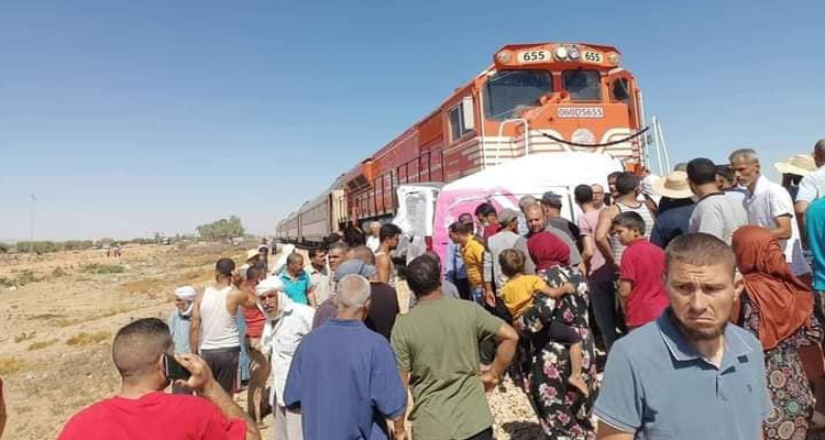 Menzel Bouzayene : Un train percute une voiture