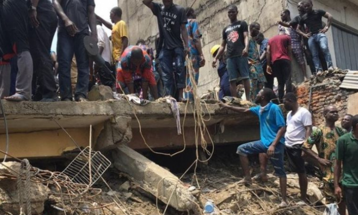 Effondrement d'un bâtiment contenant une école à Lagos 