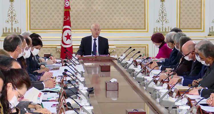 قيس سعيد: نعمل على إنشاء شركات أهلية لا يكون نصيب الفرد فيها إلا سهم واحد