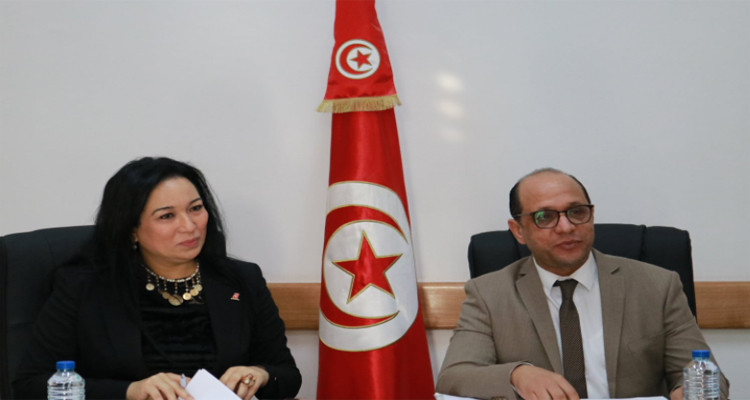 تكوين لجنة فنية لمزيد التعمق في مشروع قانون عطلة الأمومة والأبوة
