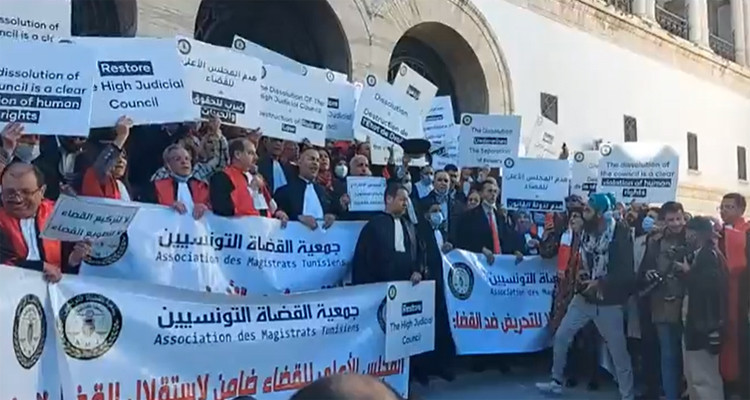 وقفة احتجاجية للقضاة أمام قصر العدالة