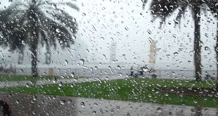 الليلة: أمطار متفرقة متوقعة بالوسط وشدة الرياح تتطلب اليقظة قرب السواحل