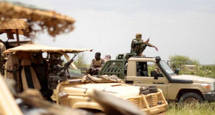 مالي تعلن العثور على مقبرة جماعية قرب قاعدة  للجيش الفرنسي