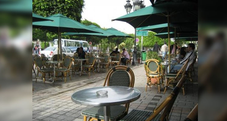 إحالة صاحب مقهى على المحكمة بعد تعمده فتح الفضاء في شهر رمضان