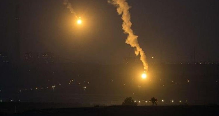 طائرات حربية إسرائيلية تقصف غزة بعد هجوم صاروخي