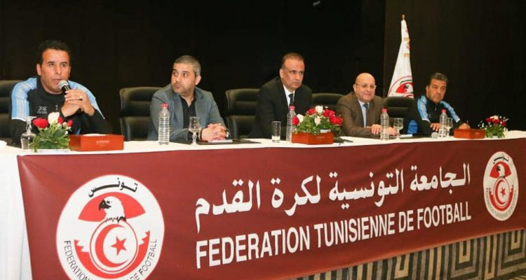 اجتماع رئيس جامعة كرة القدم بالحكام والحكام المساعدين الذين تلقوا تكوين VAR