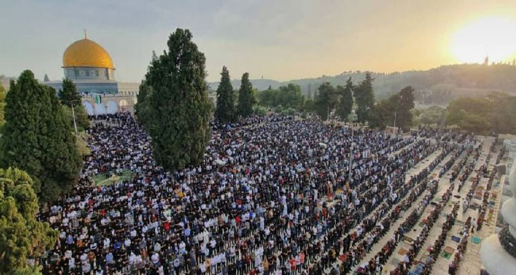 أكثر من 200 ألف فلسطيني أدوا صلاة العيد في المسجد الأقصى