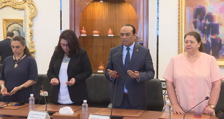 وزير الشؤون الدينية يؤبن زوجة وزير الداخلية