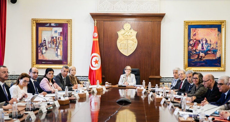 مجلس الوزراء يصادق على جملة من مشاريع المراسيم والأوامر الرئاسية