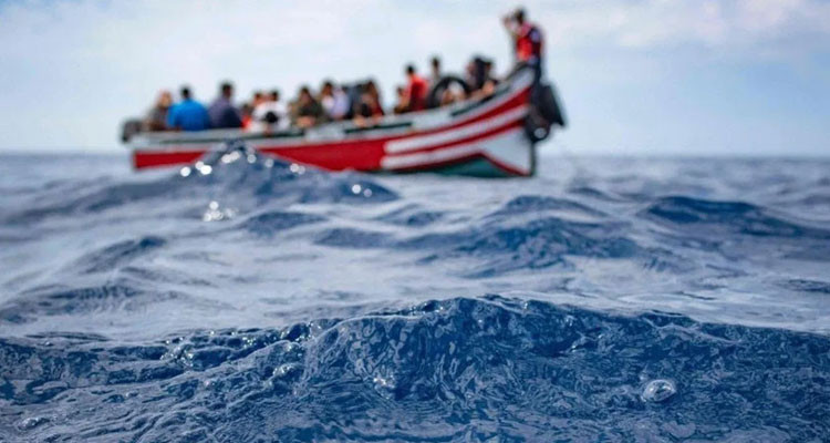إنقاذ 100 مهاجر غير نظامي من الغرق