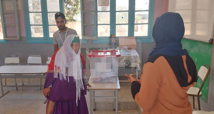 جبنيانة: نسبة إقبال الناخبين بلغت 7 % بمدرسة شارع الحبيب بورقيبة