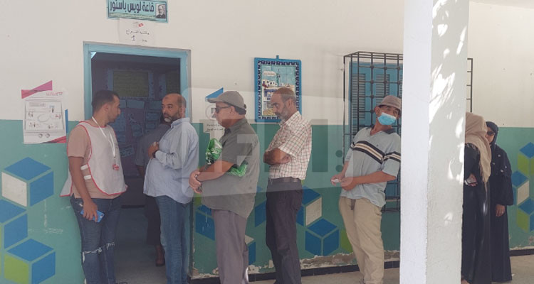 نسبة إقبال الناخبين بلغت 17%  بالمدرسة الابتدائية نهج الرمانة بالمدينة الجديدة