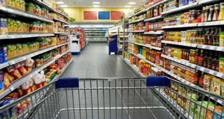 المساحات التجارية الكبرى تقرر التخفيض في أسعار العديد من المنتوجات الحساسة