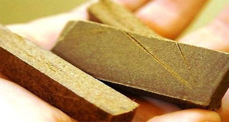 الفحص: القبض على 3 أشخاص بحوزتهم  قطع مختلفة الأحجام من مخدر القنب الهندي