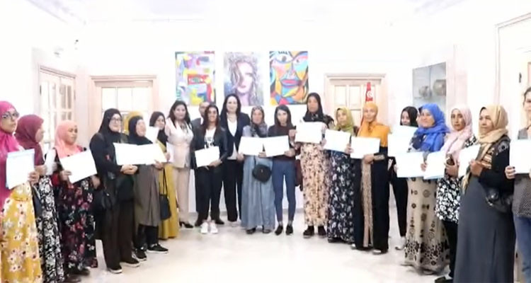 وزارة المرأة: تسليم إشعارات مشاريع لفائدة 20 امرأة من ولاية منوبة