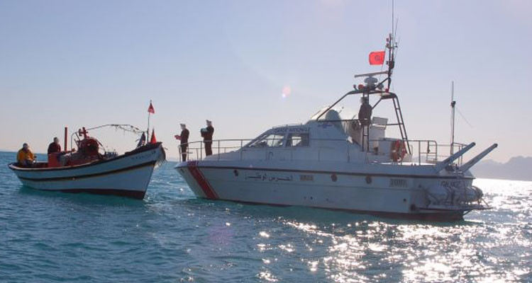 إحباط 18 عملية اجتياز للحدود البحرية خلسة وإنقاذ 295 مجتازا