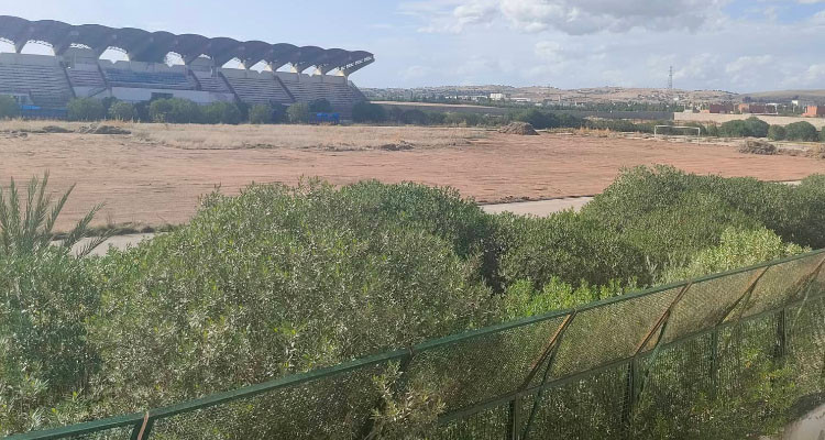 إعطاء إشارة انطلاق أشغال تعشيب الملعب الرئيسي بالمركب الرياضي بالكاف