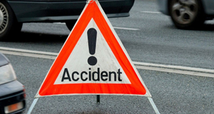 المهدية: وفاة شاب في حادث اصطدام سيارة بشجرة