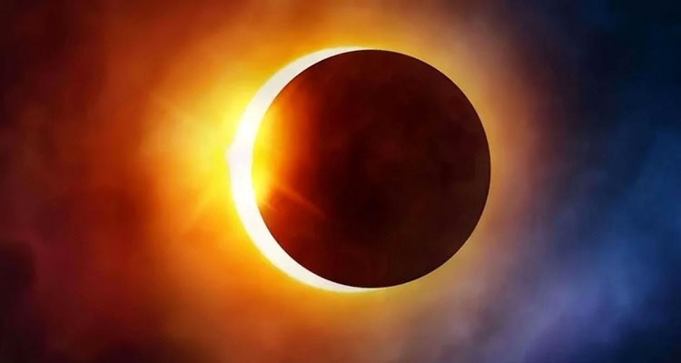 أستاذ التأطير العلمي بمدينة العلوم: النظر إلى الشمس خلال الكسوف يفقد البصر
