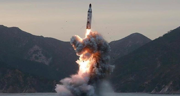 كوريا الشمالية تطلق صاروخا بالستيا