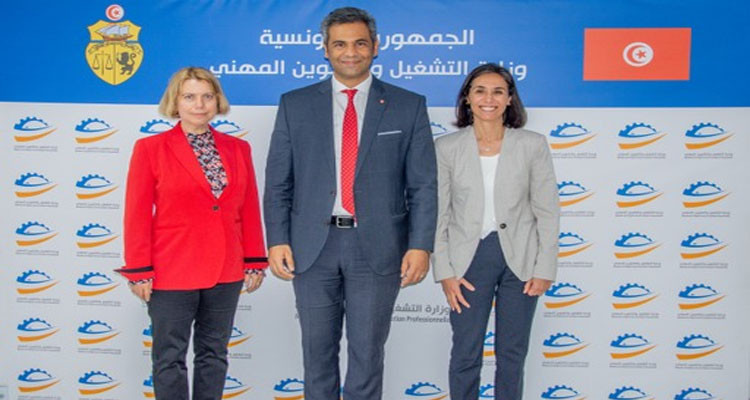 وزير التشغيل يؤكد حرص الحكومة على تطوير آليات تمويل المؤسسات الصغرى والمتوسطة