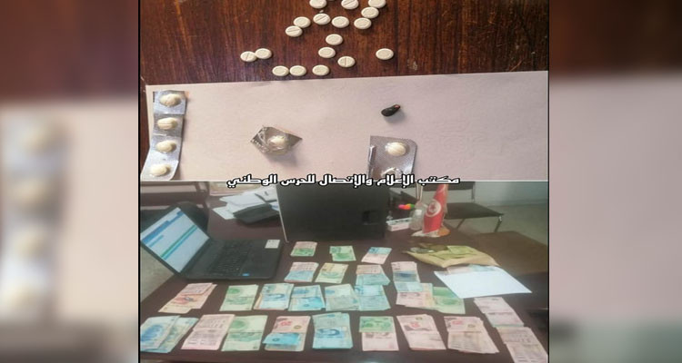 باجة: الاحتفاظ بمروج مخدرات وحجز لديه قطعة من ''الزطلة'' و 24 قرص مخدر