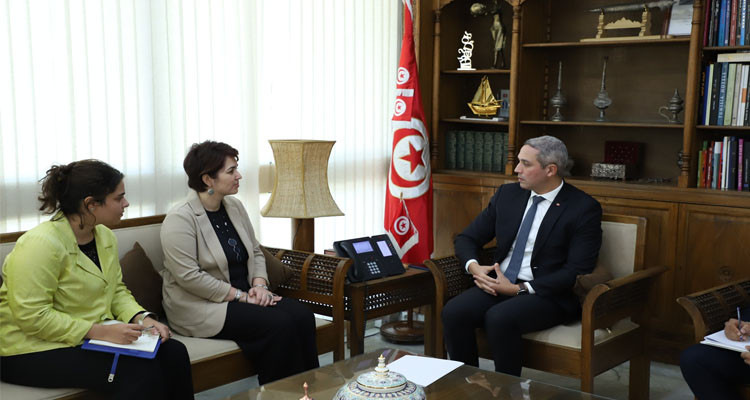 وزير السياحة يلتقي بوفد من البنك الأوروبي لإعادة الإعمار والتنمية