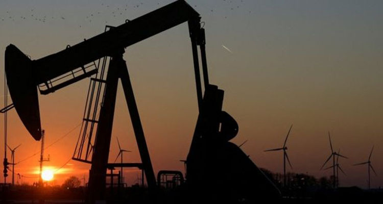 أسعار النفط تتراجع مع صعود الدولار