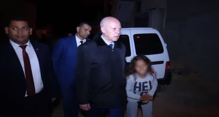 طفلة السابعة أساسي لرئيس الدولة: ''لازم تعطيونا أبسط حقوقنا كيف النقل والكياس''